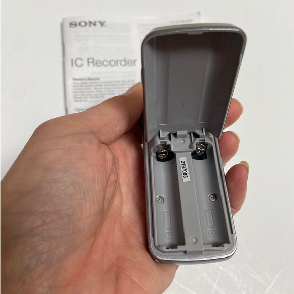 Sony ICD bx700 280 hours of recording time (LP mode)
1 GB Flash Memory - Picture 4 of 8